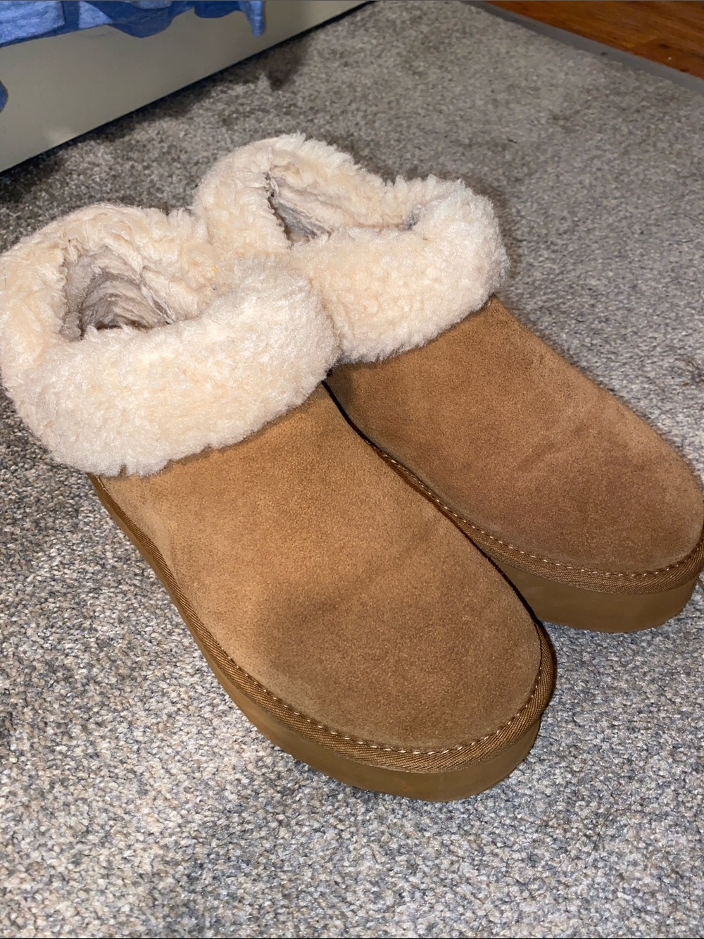 BEARPAW Chestnut Suede Slip-On Clog with Cream Shearling Collar Lightly Used
